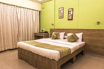 Oyo Premium Mumbai Saki Vihar