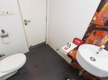 Hotel Oyo Link Road Malad