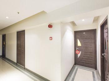 Oyo Link Road Malad