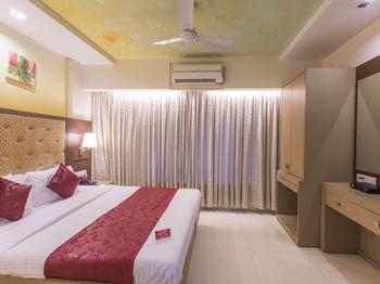 Oyo Link Road Malad Mumbai