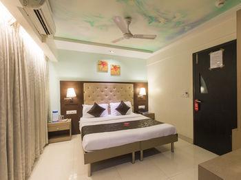 Hotel Oyo Link Road Malad