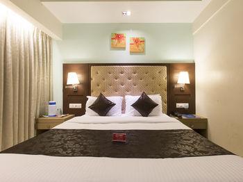 Oyo Link Road Malad
