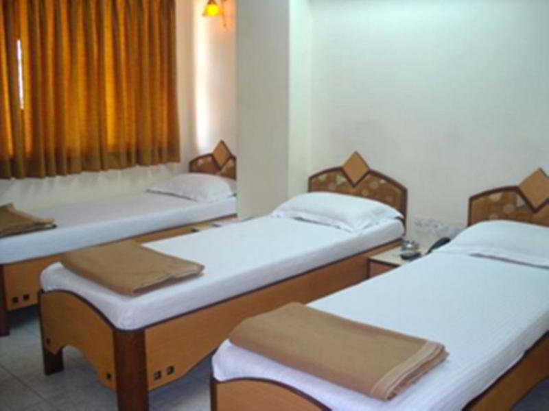 Hotel Fabhotel Kamran Residency 3*