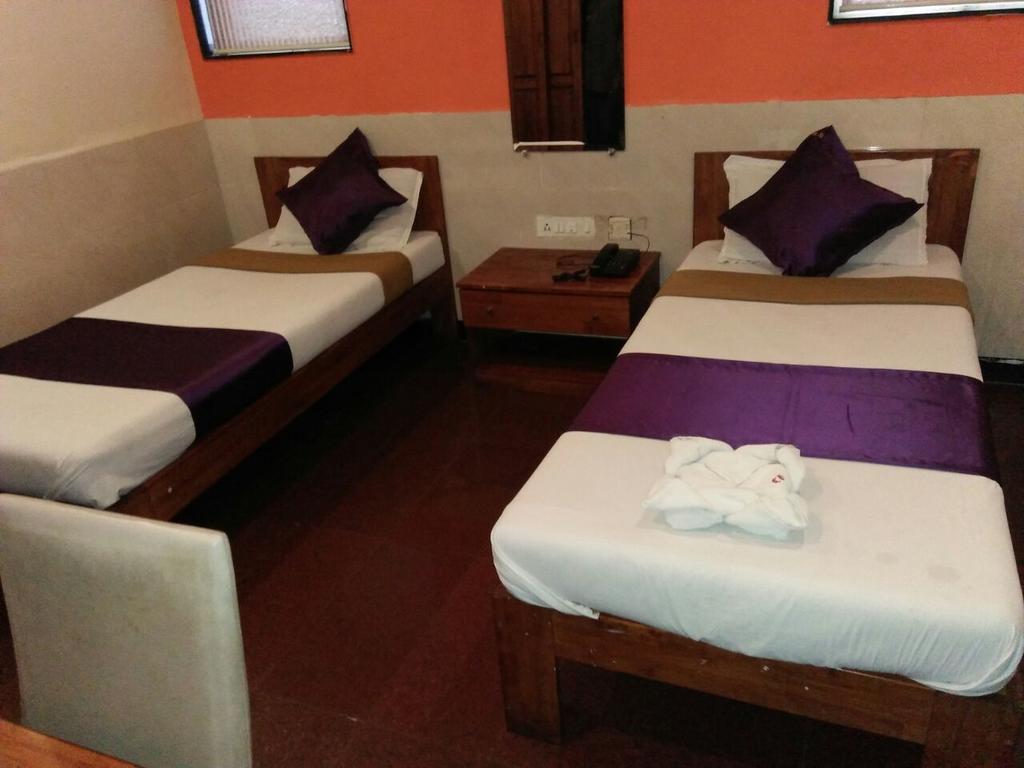 Q Deck Hotel Bombaim