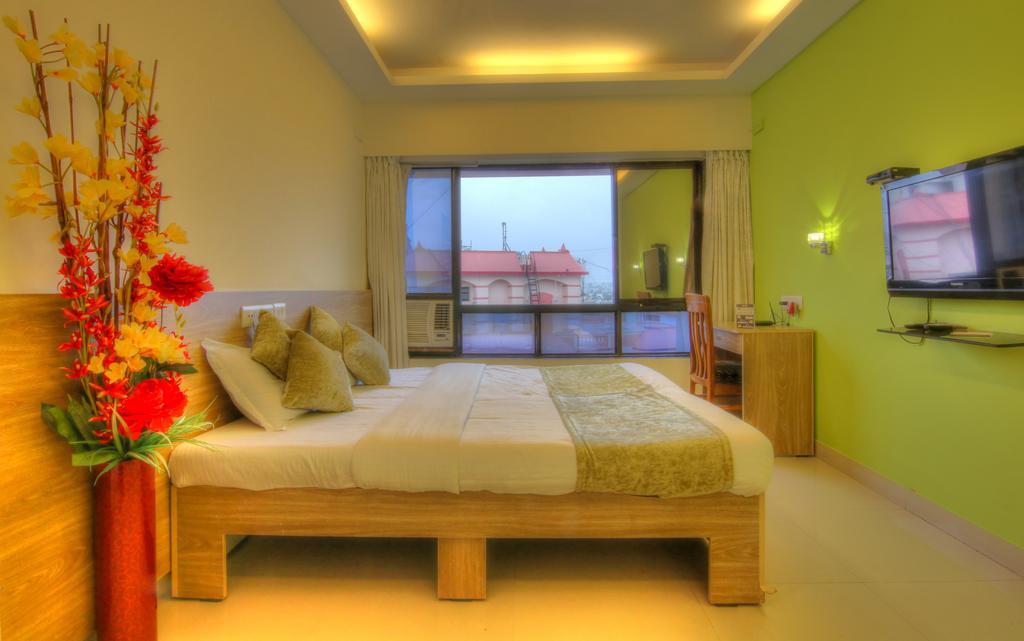 Oyo Premium Mumbai Saki Vihar Hotel