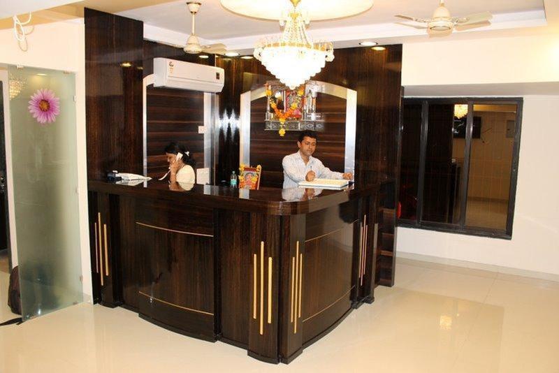 Daisy Residency Hotel 3*