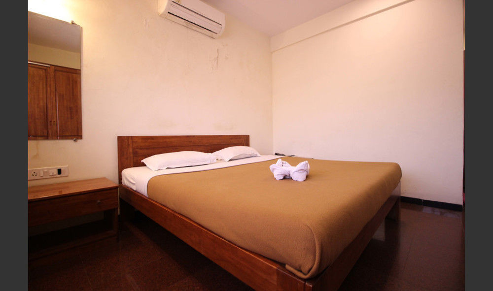 Q Deck Hotel Bombaim