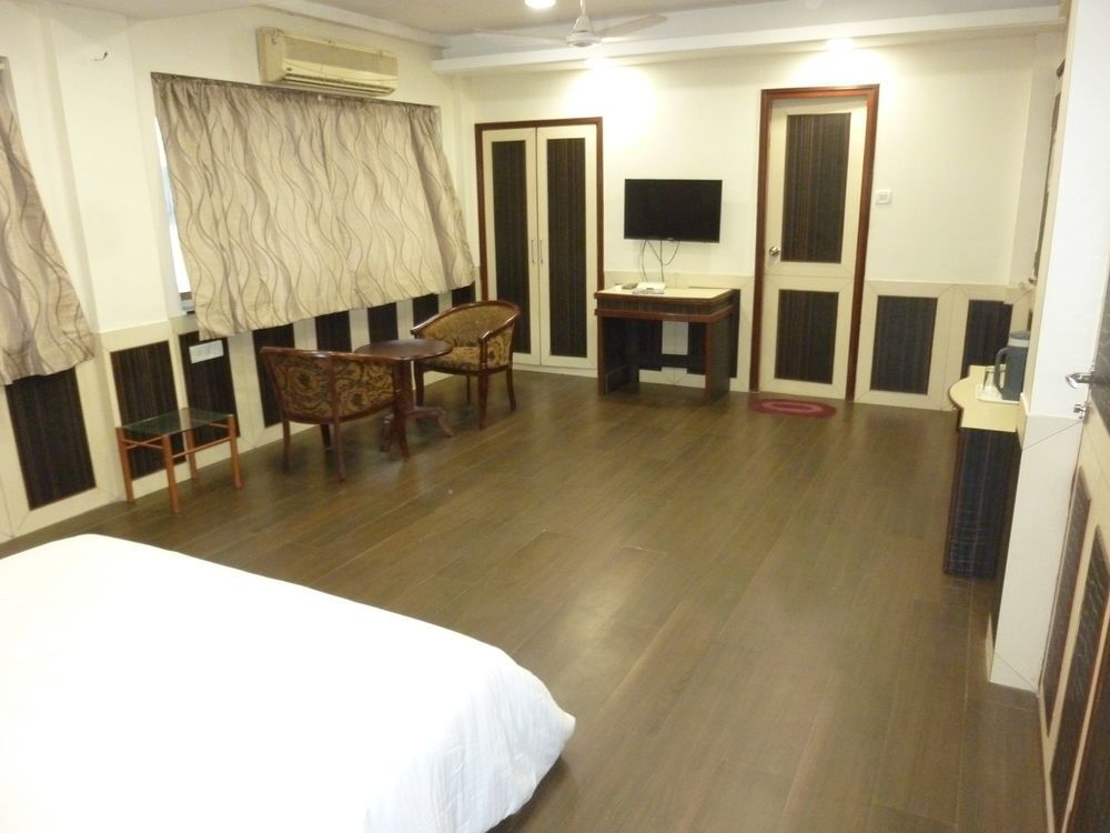 Point Dadar Hotel 2*