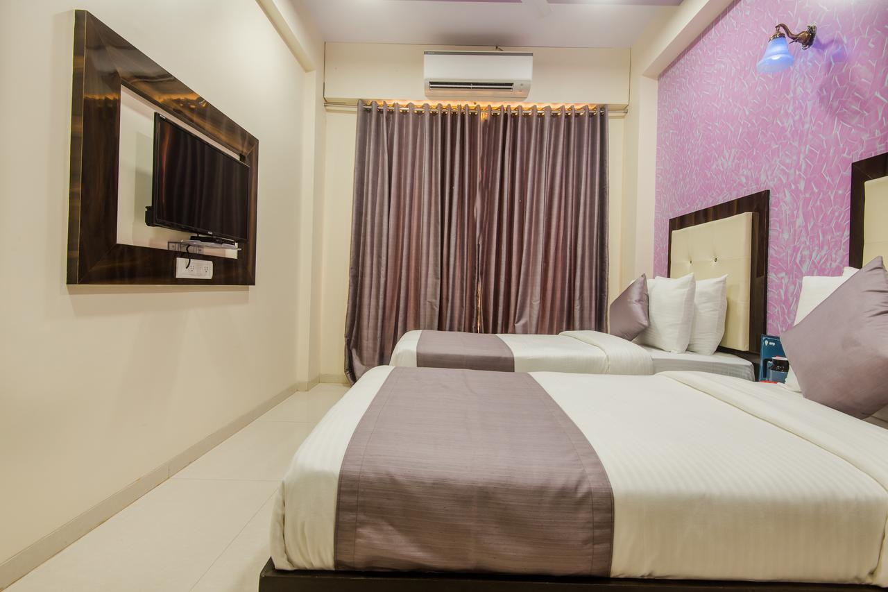 Oyo 9326 Om Sai Residency Mumbai