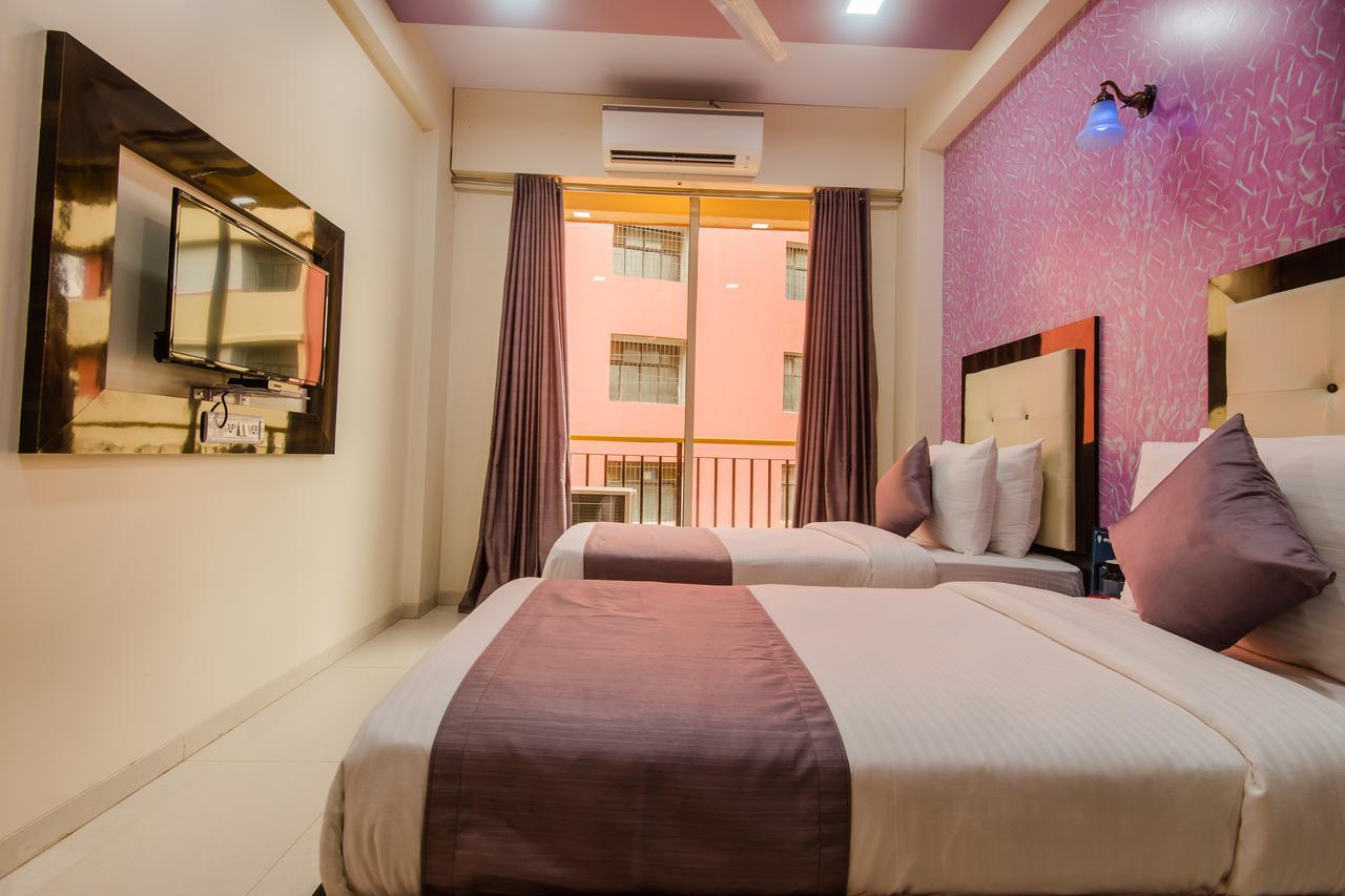 Hotel Oyo 9326 Om Sai Residency 3*