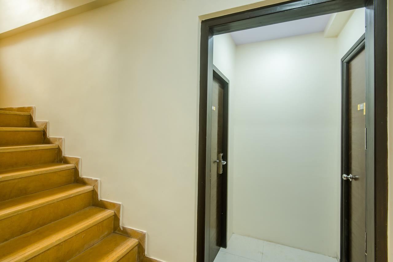 Hotel Oyo 9326 Om Sai Residency