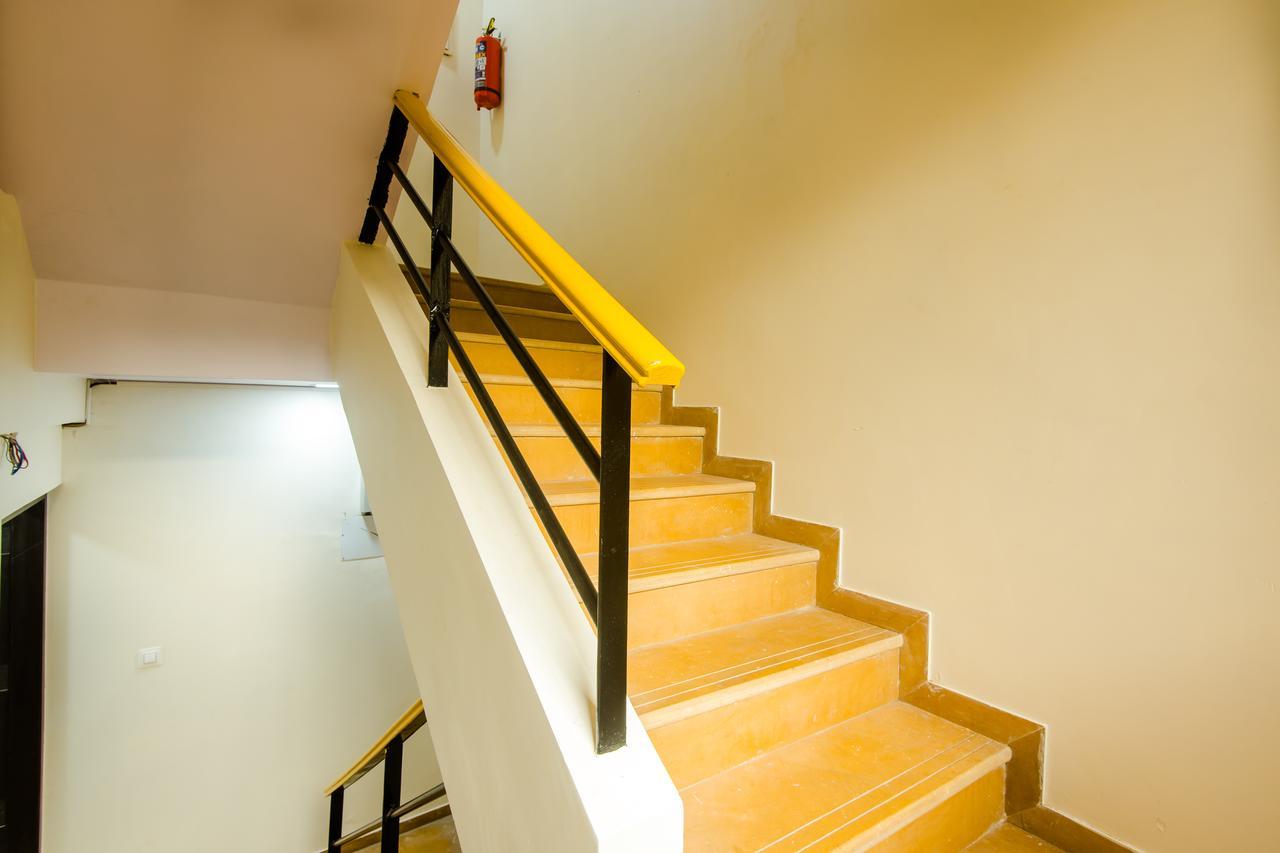 Oyo 9326 Om Sai Residency 3*