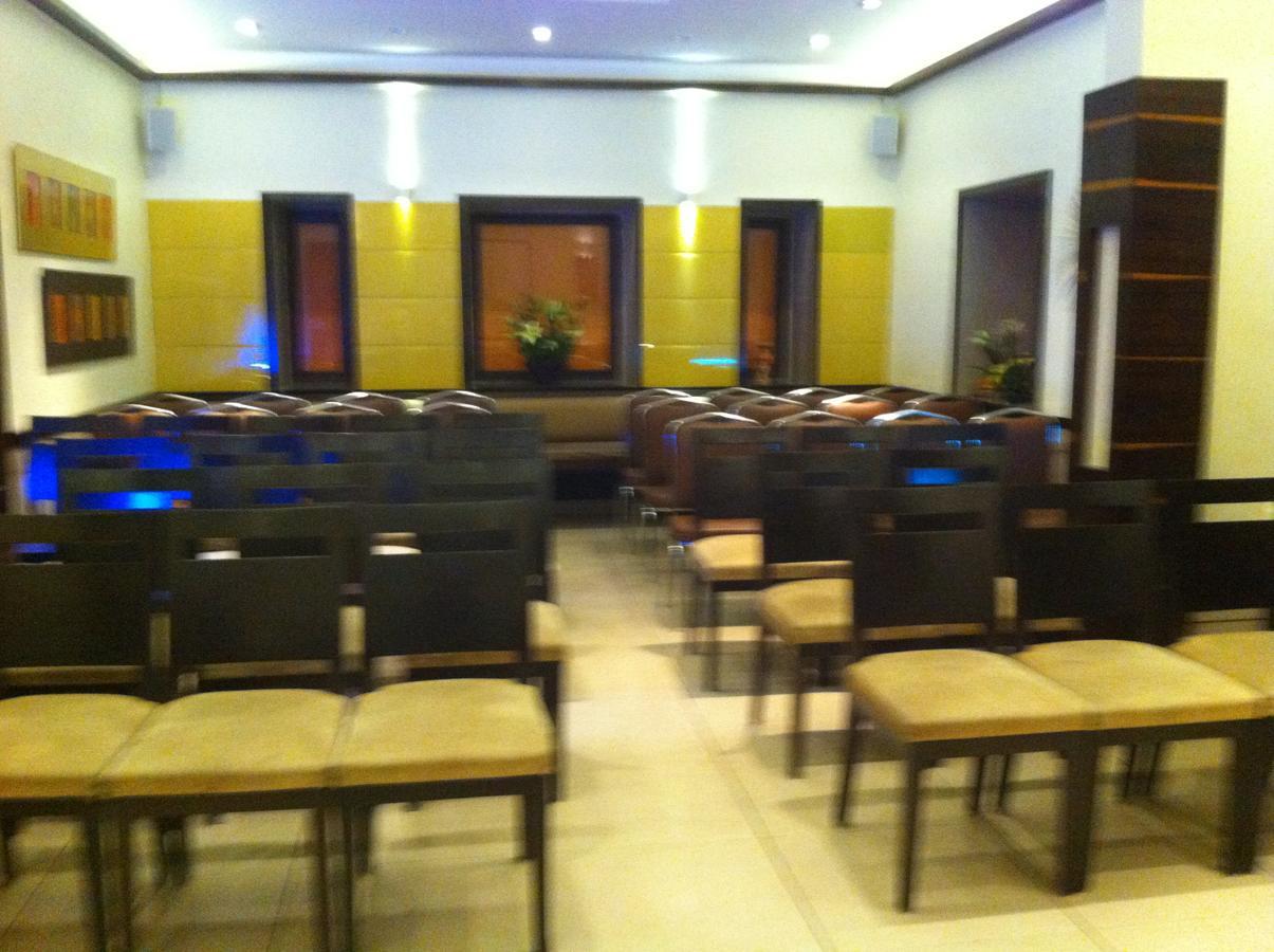 Sea Palace - Near Gateway Of India 3*