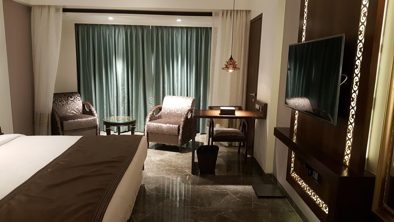Peninsula Redpine Hotel 3*