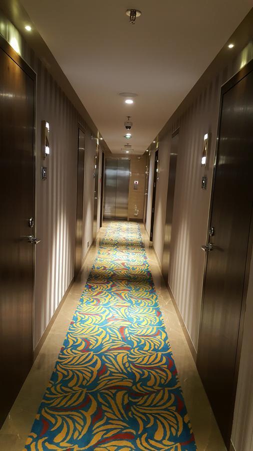 Hotel Peninsula Redpine Mumbai