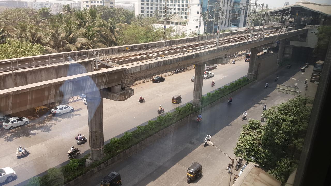 Peninsula Redpine Mumbai