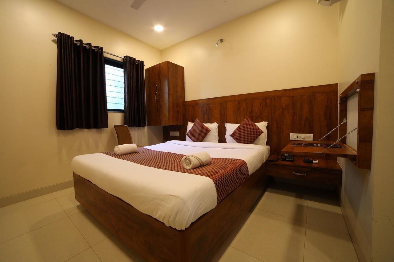 Hotel Oyo 8757 Prakash Bombaim