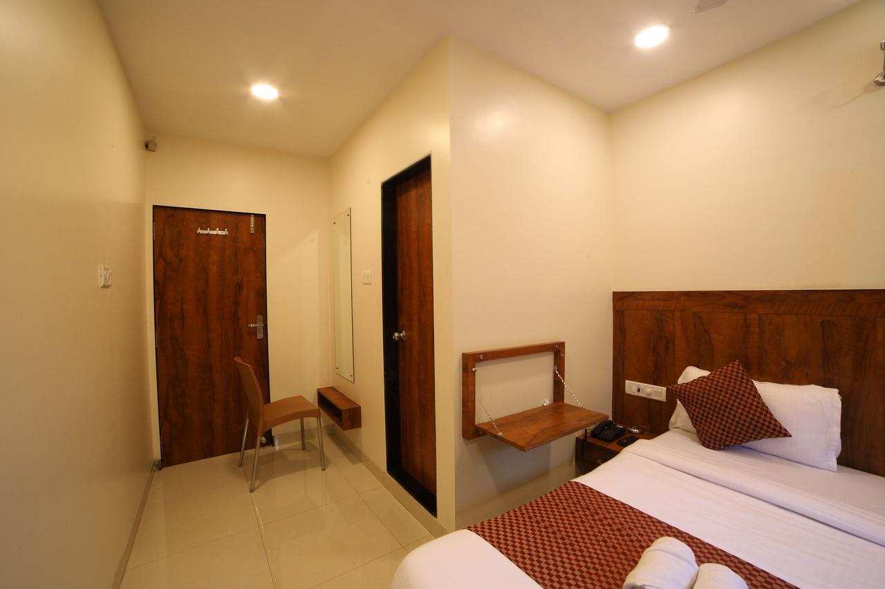 Oyo 8757 Prakash Hotel Bombaim