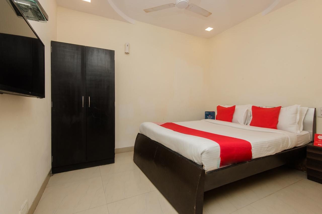 Oyo 10103 Aviva Hotel 3*