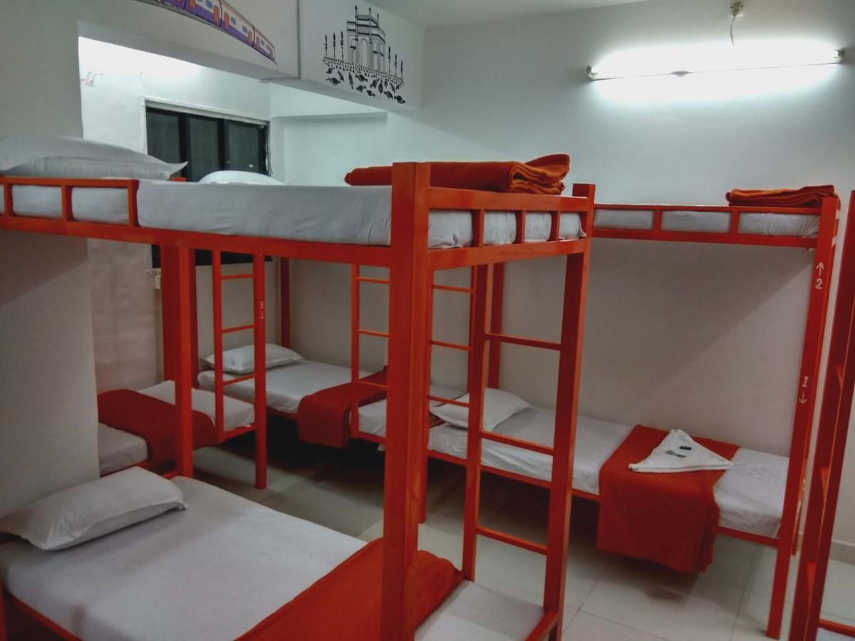 Backpackers,airport 2*