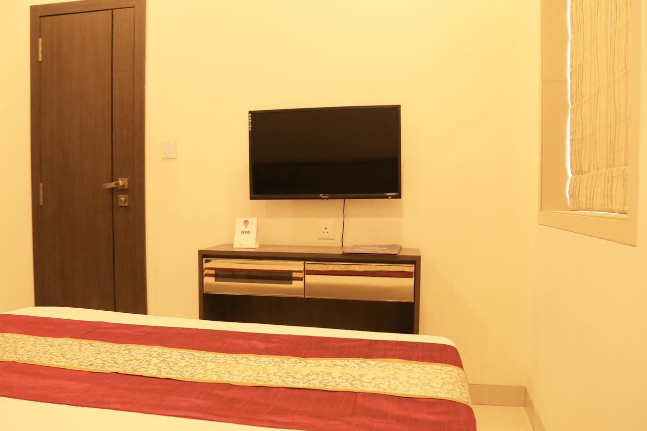 Oyo 8690 Kalpana Elite Mumbai