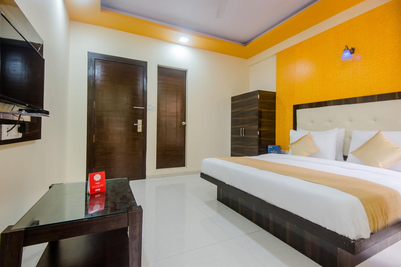 Oyo 9326 Om Sai Residency 3*