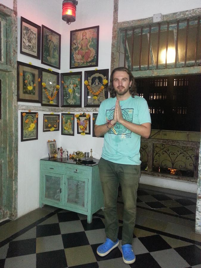 Hostel Vasantashram Cst Mumbai, Free Wifi With 1940s Retro Vibe *