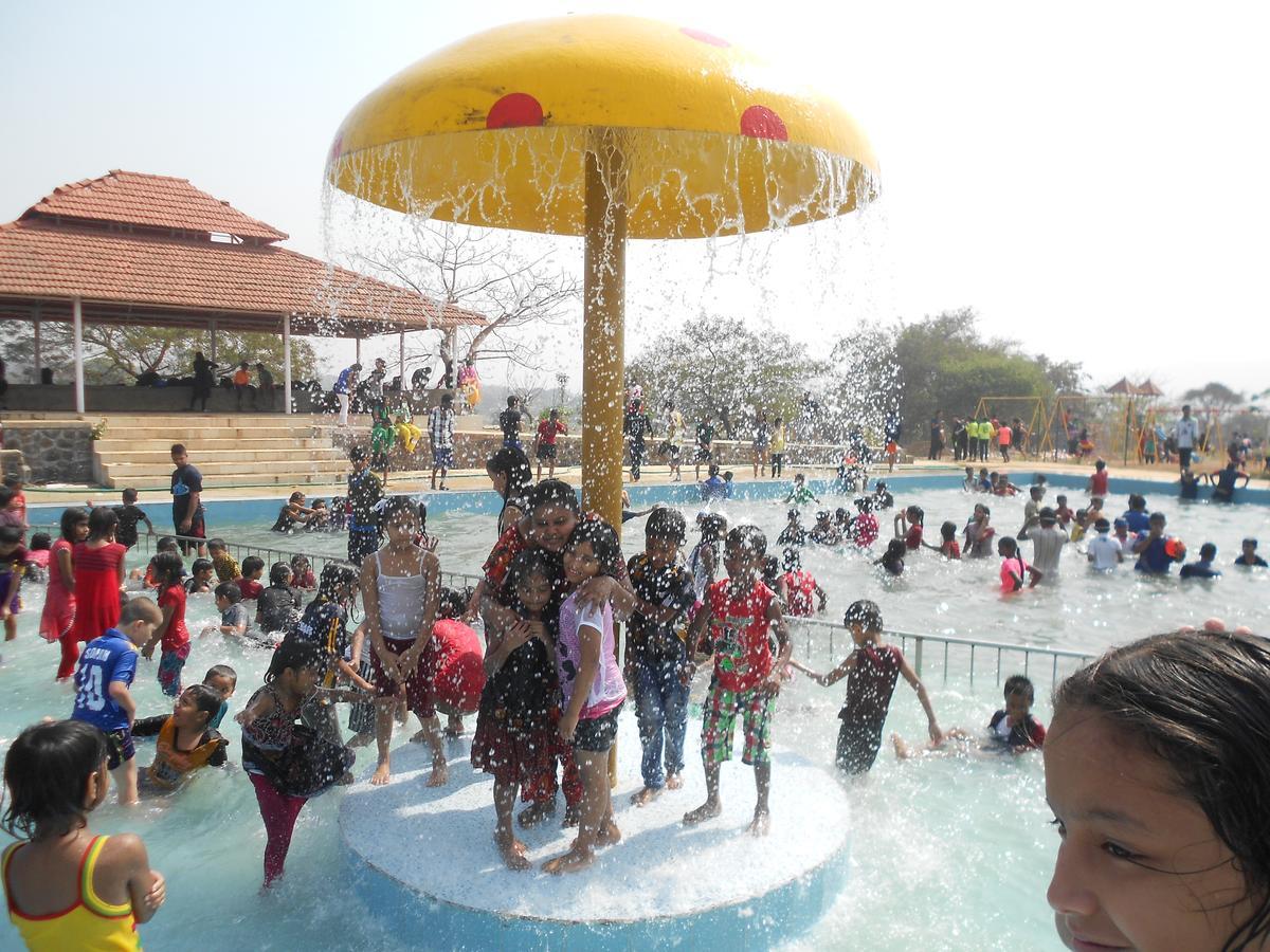 Hill County Resorts