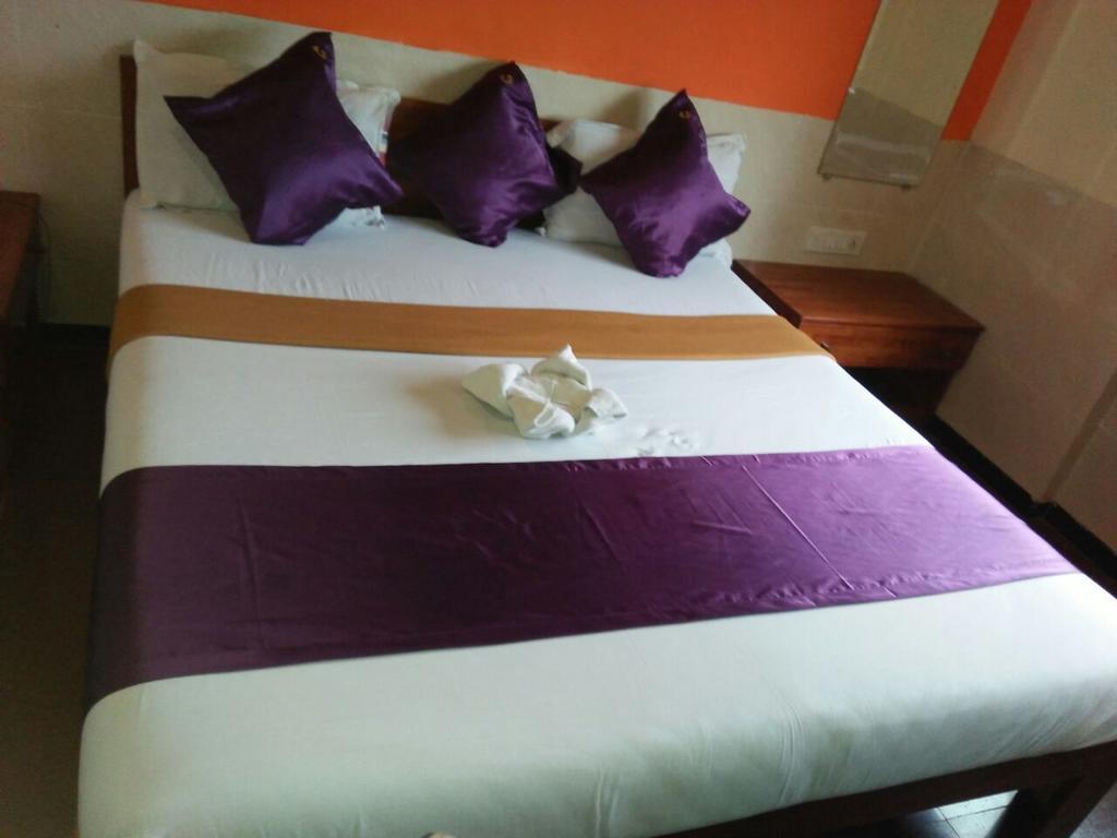Hotel Maangta 132 @ Parle West