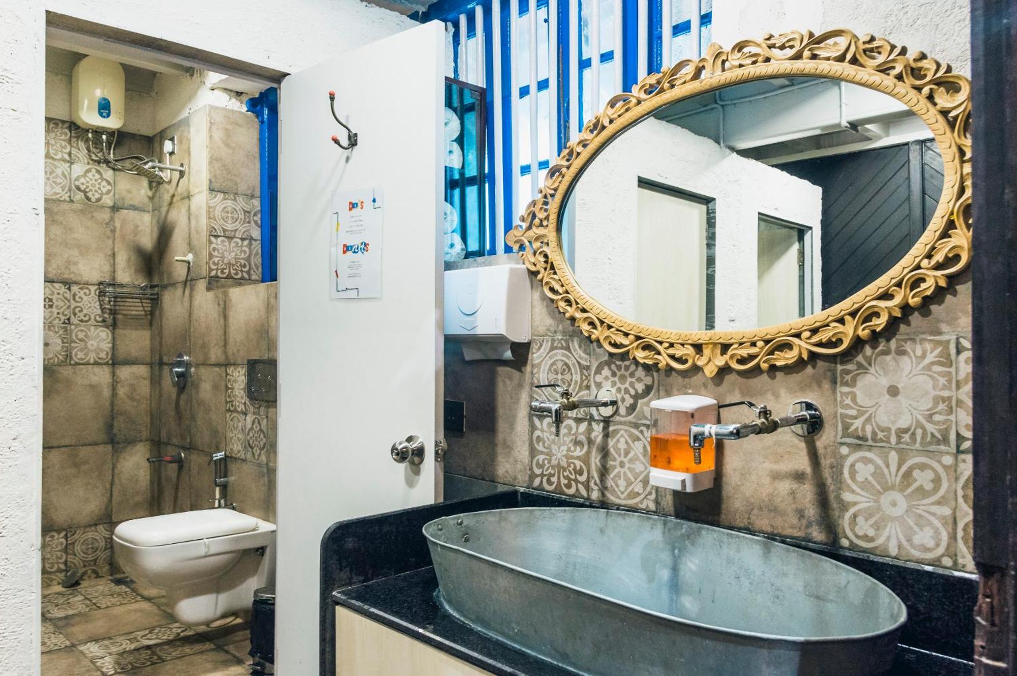 Horn Ok Please Hostel Mumbai