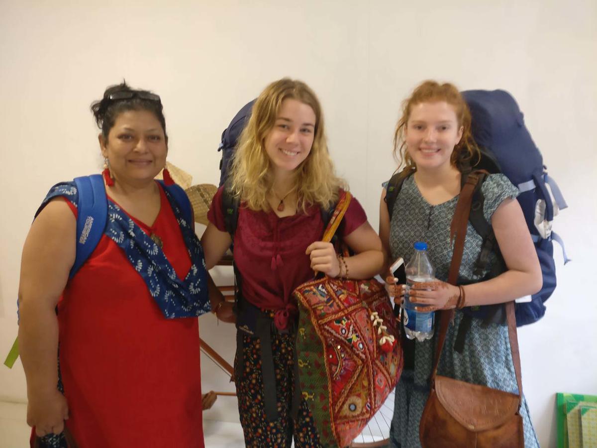 Inn Backpackers,airport 2*