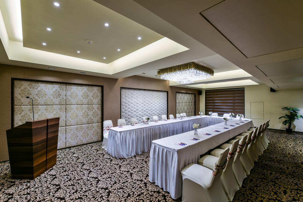 Hotel The International By Tunga Mumbai
