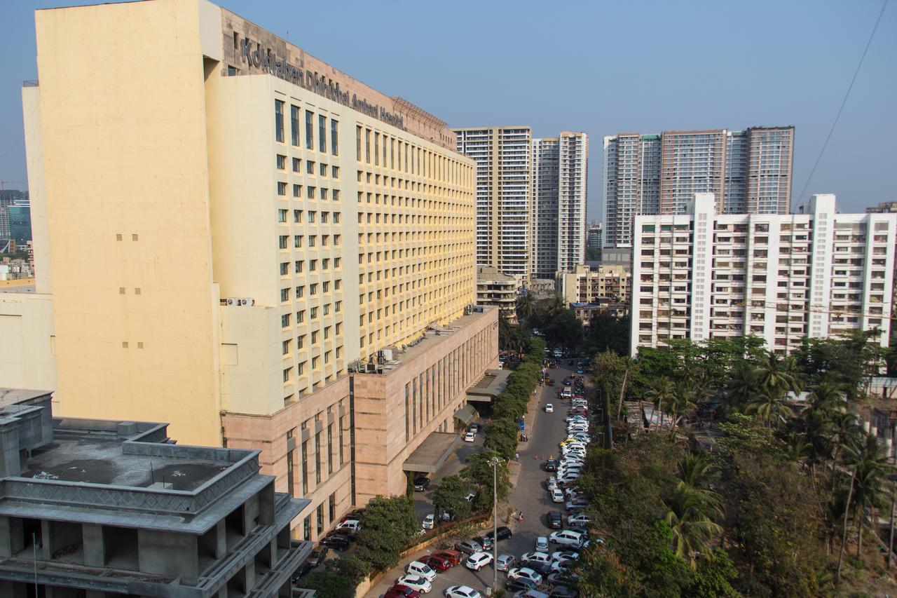 Bed & Breakfast Aristo Room, - Near Kokilaben Dhirubai Ambani Hospital For Family Only,