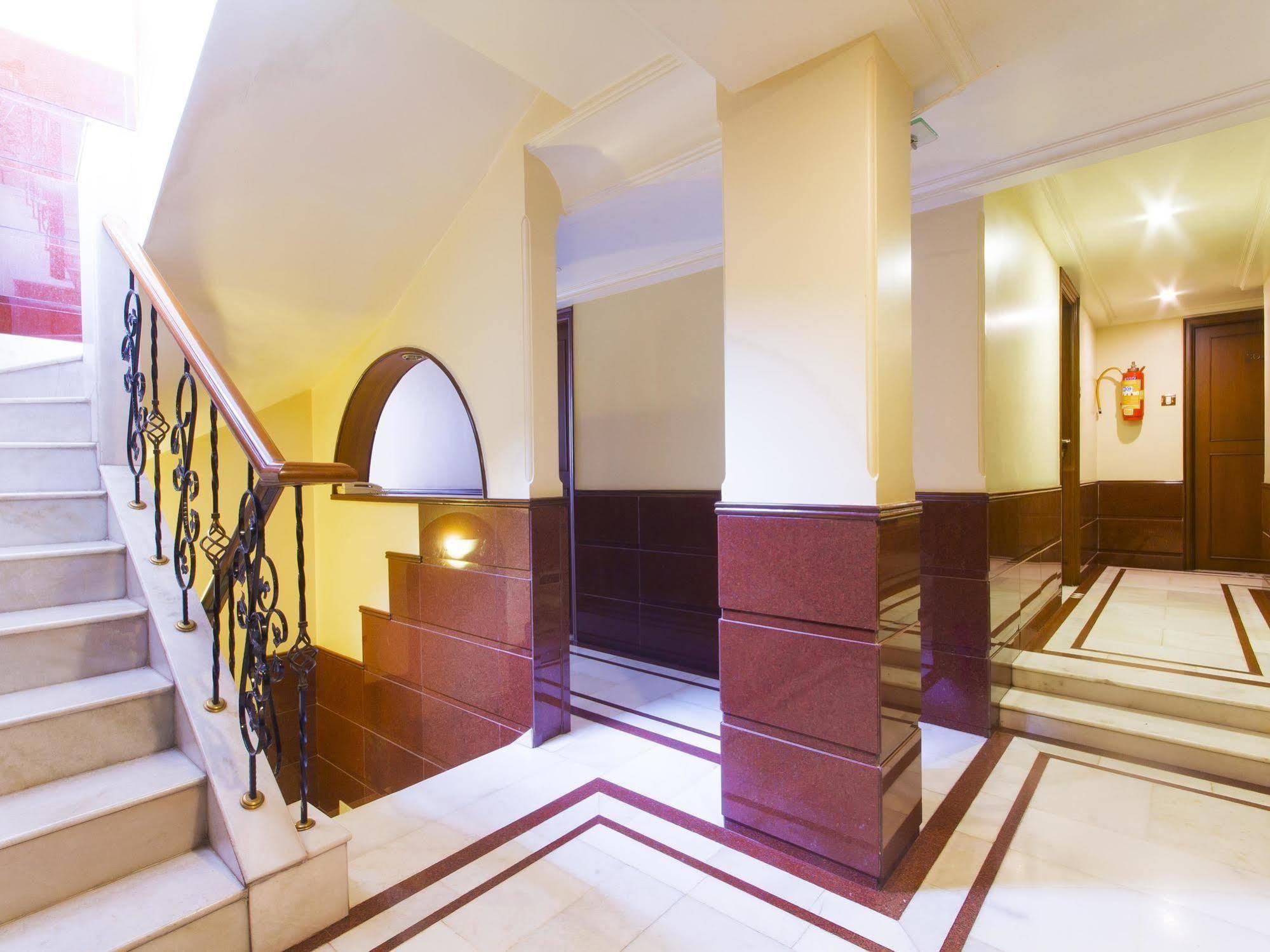 Hotel Ashray International, Sion - Near Bkc 2*