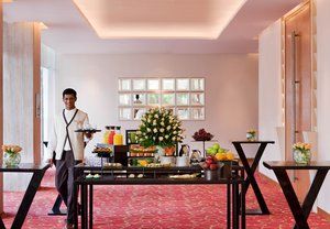 Courtyard By Marriott International Airport