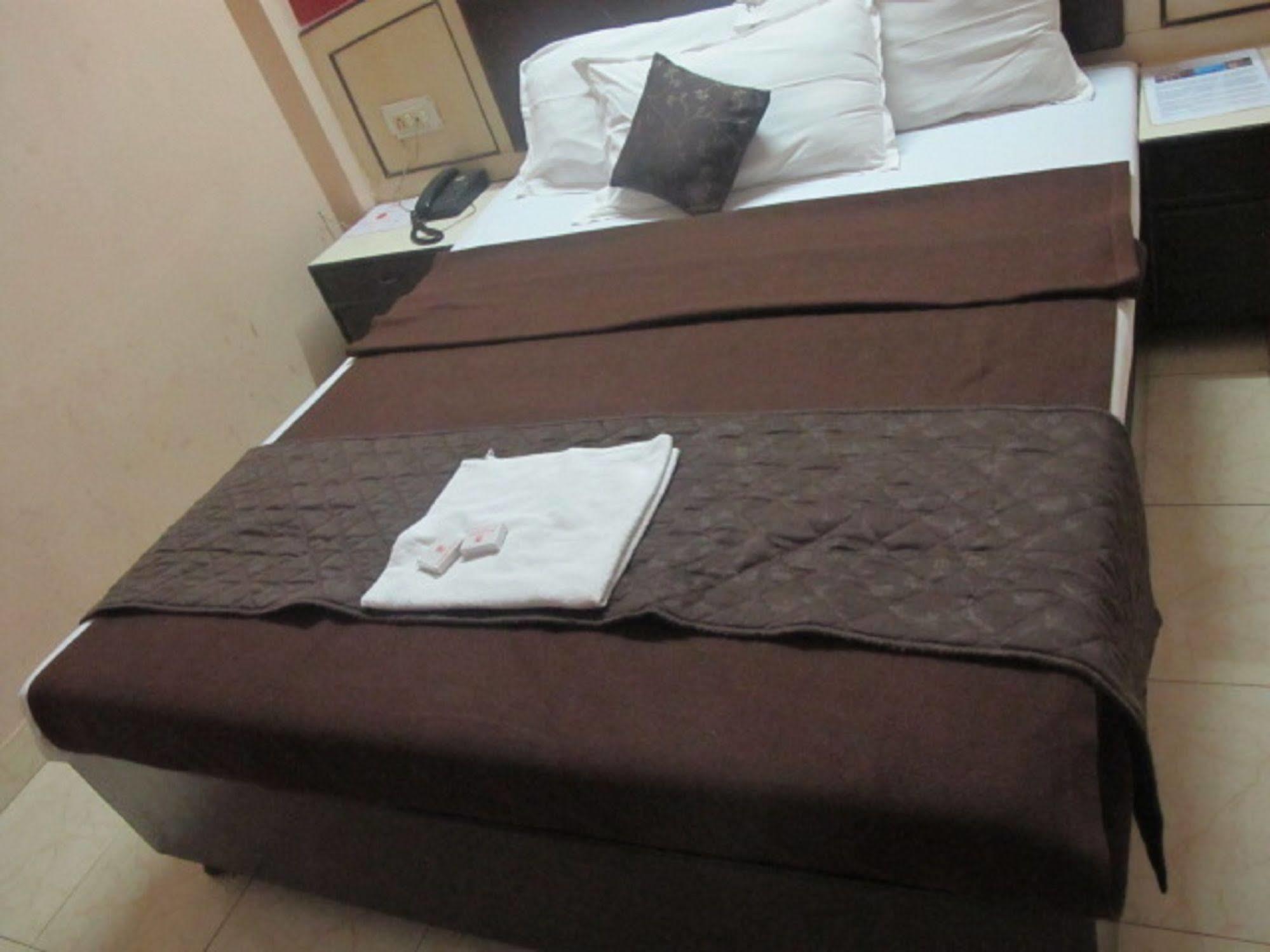 Hotel Red Palm Residency