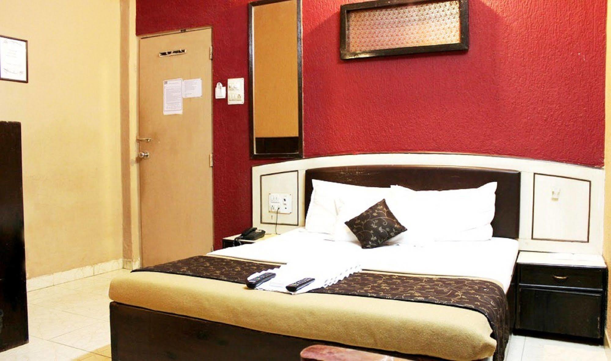 Hotel Red Palm Residency