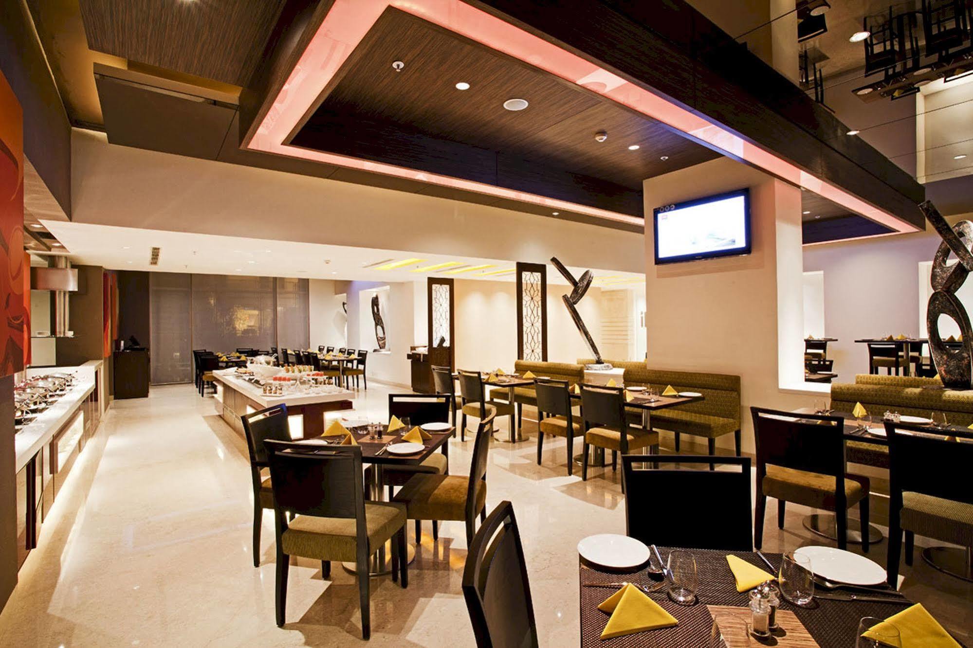 Ibis Airport - An Accor Brand Hotel Bombaim
