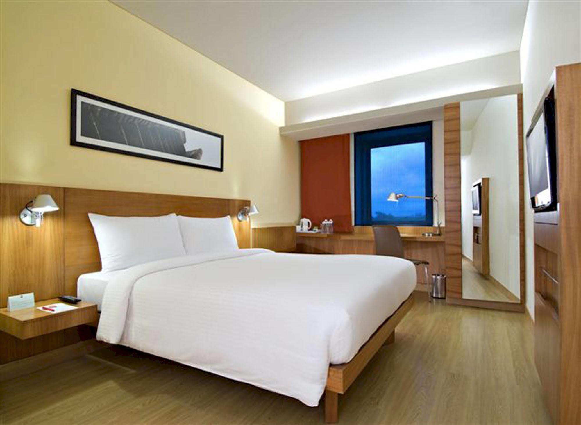 Hotel Ibis Airport - An Accor Brand Bombaim