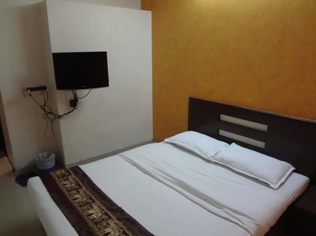 Hotel Jayshree Domestic Airport Bombaim