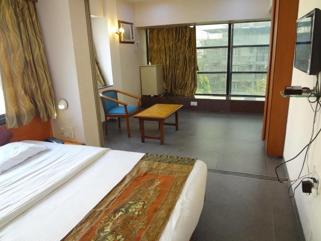 Jayshree Domestic Airport Hotel Bombaim