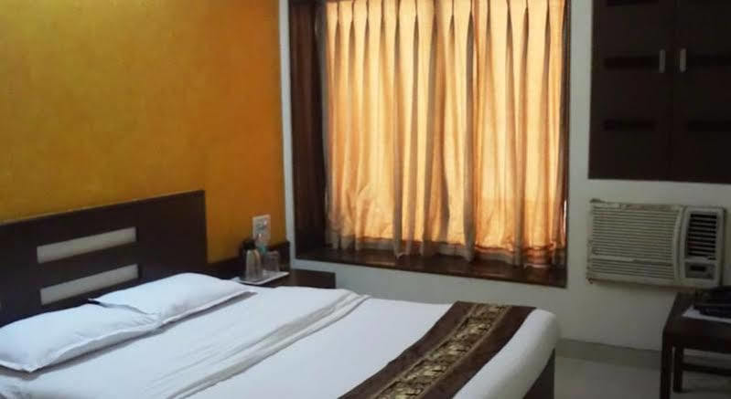 Hotel Jayshree Domestic Airport