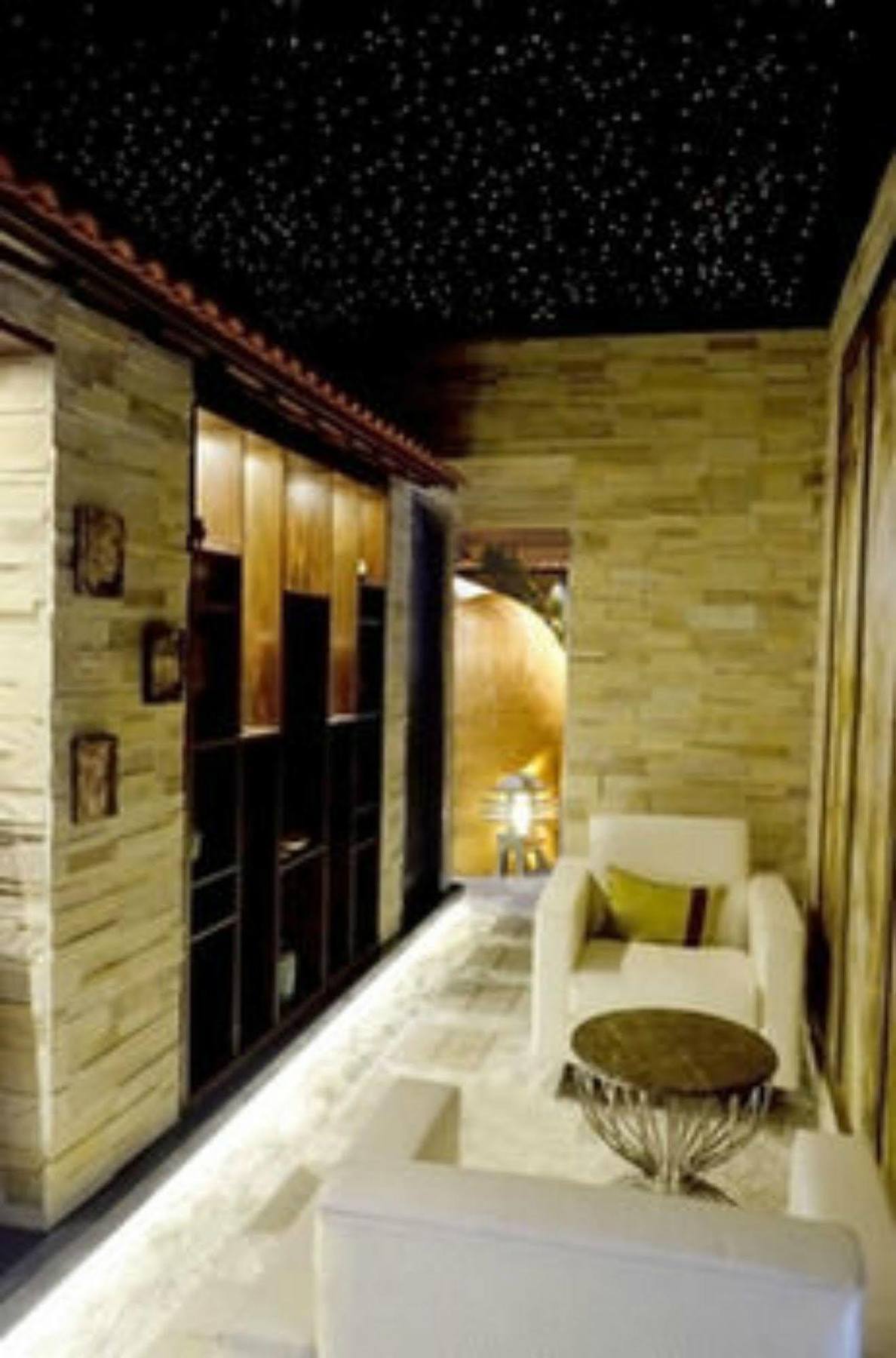 Courtyard By Marriott International Airport Hotel