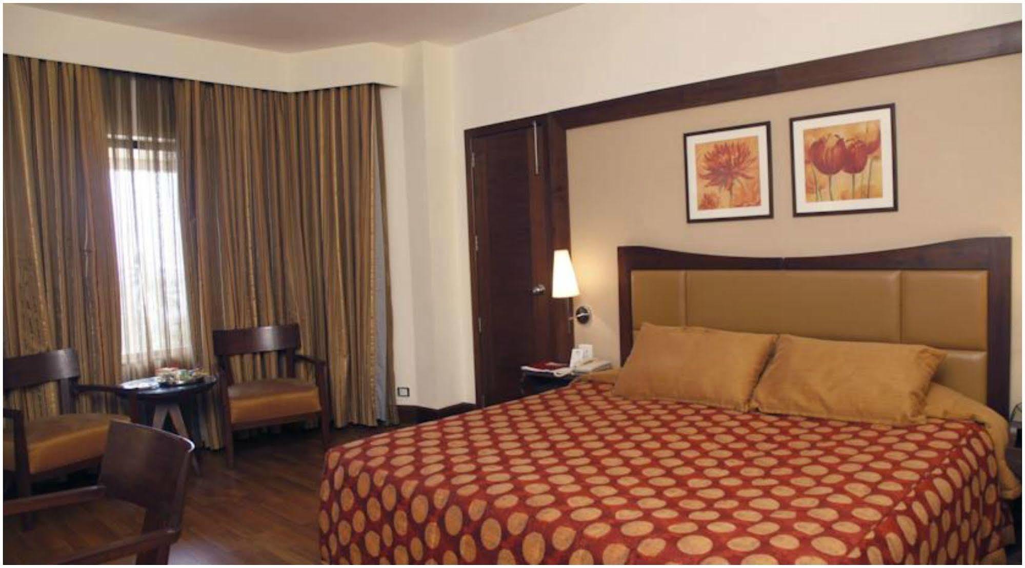 The Retreat & Convention Centre Hotel