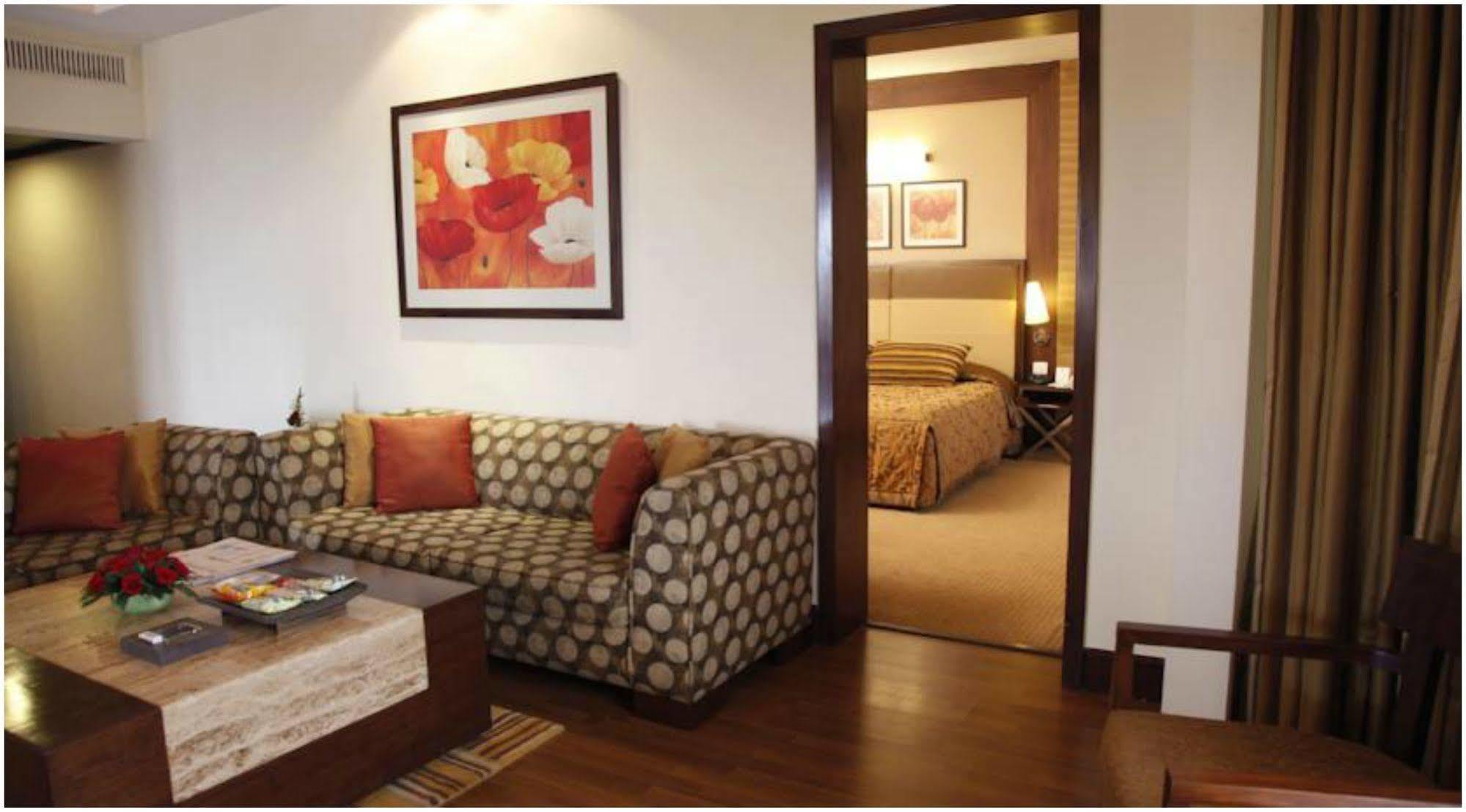 The Retreat & Convention Centre Hotel Mumbai