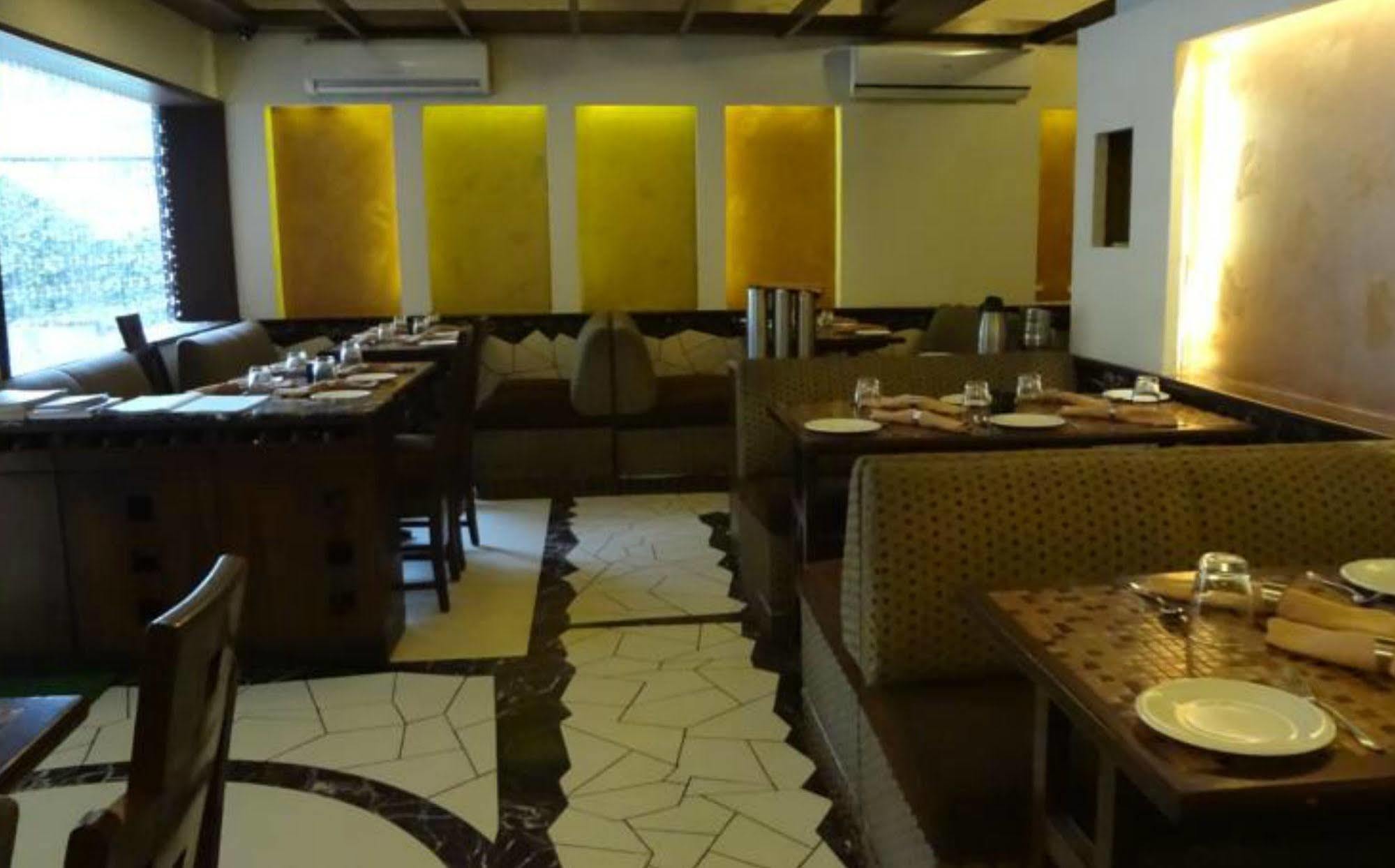 Hotel Fabhotel Shubhangan - Nr Bandra