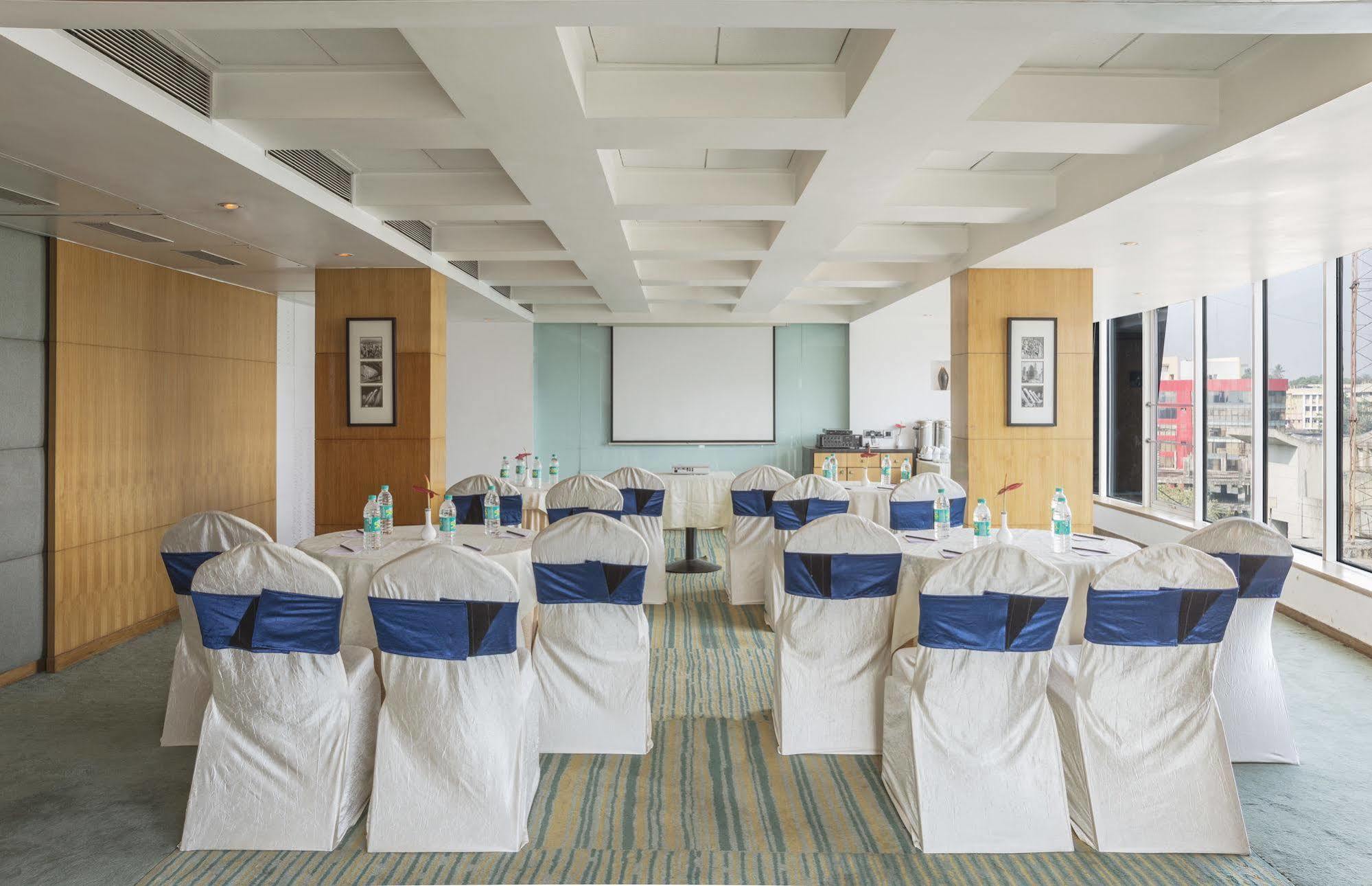 Hotel The Regale By Tunga Mumbai