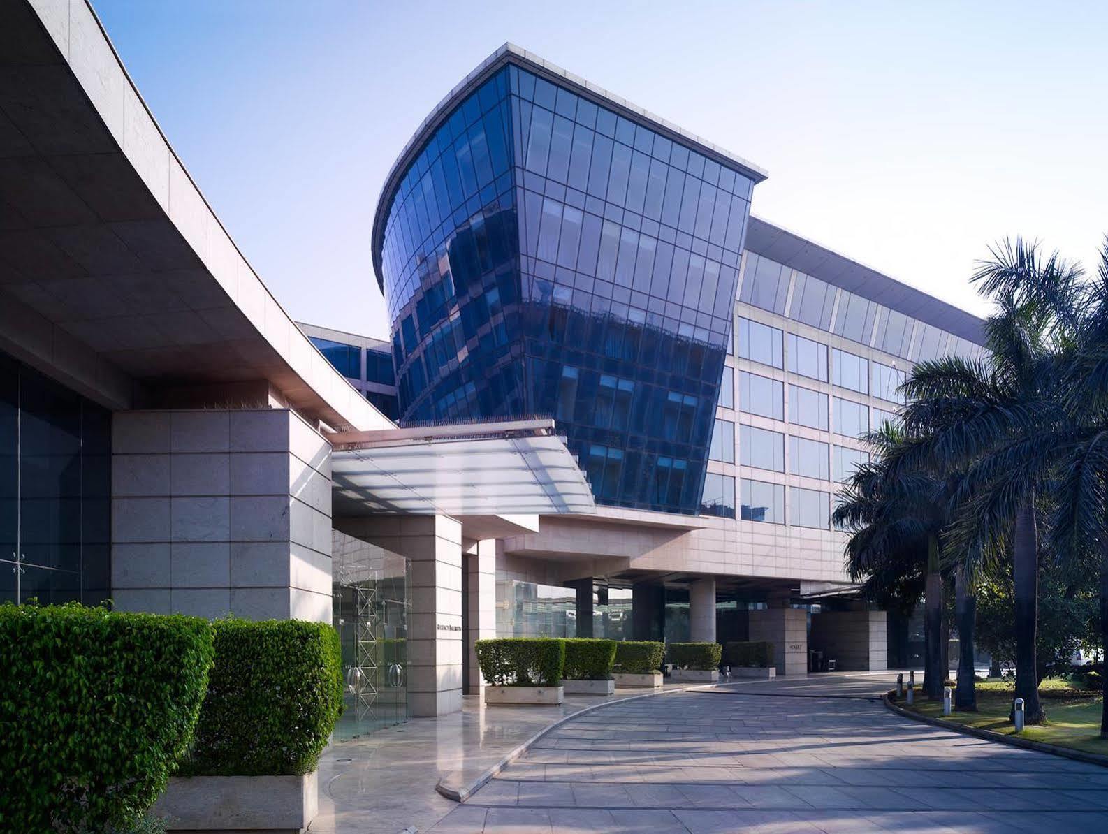 Hyatt Regency International Airport 5*