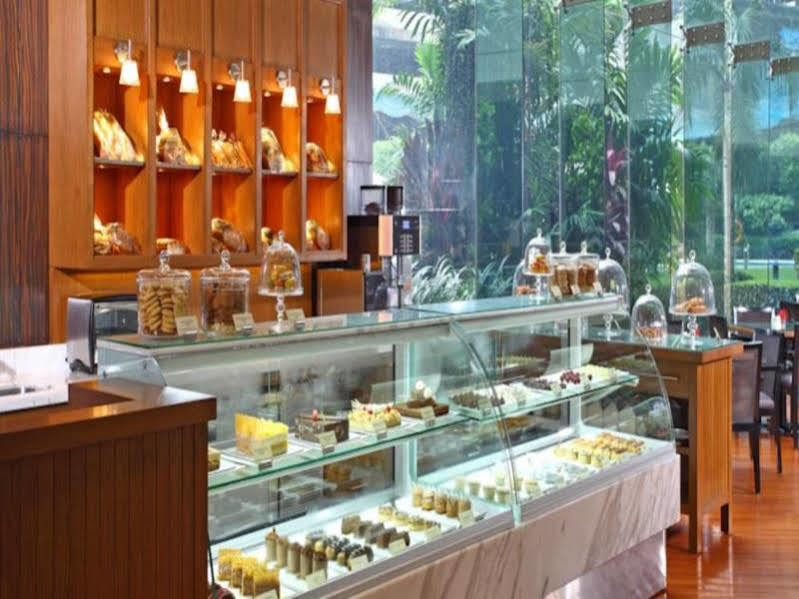 Hyatt Regency International Airport Hotel 5*