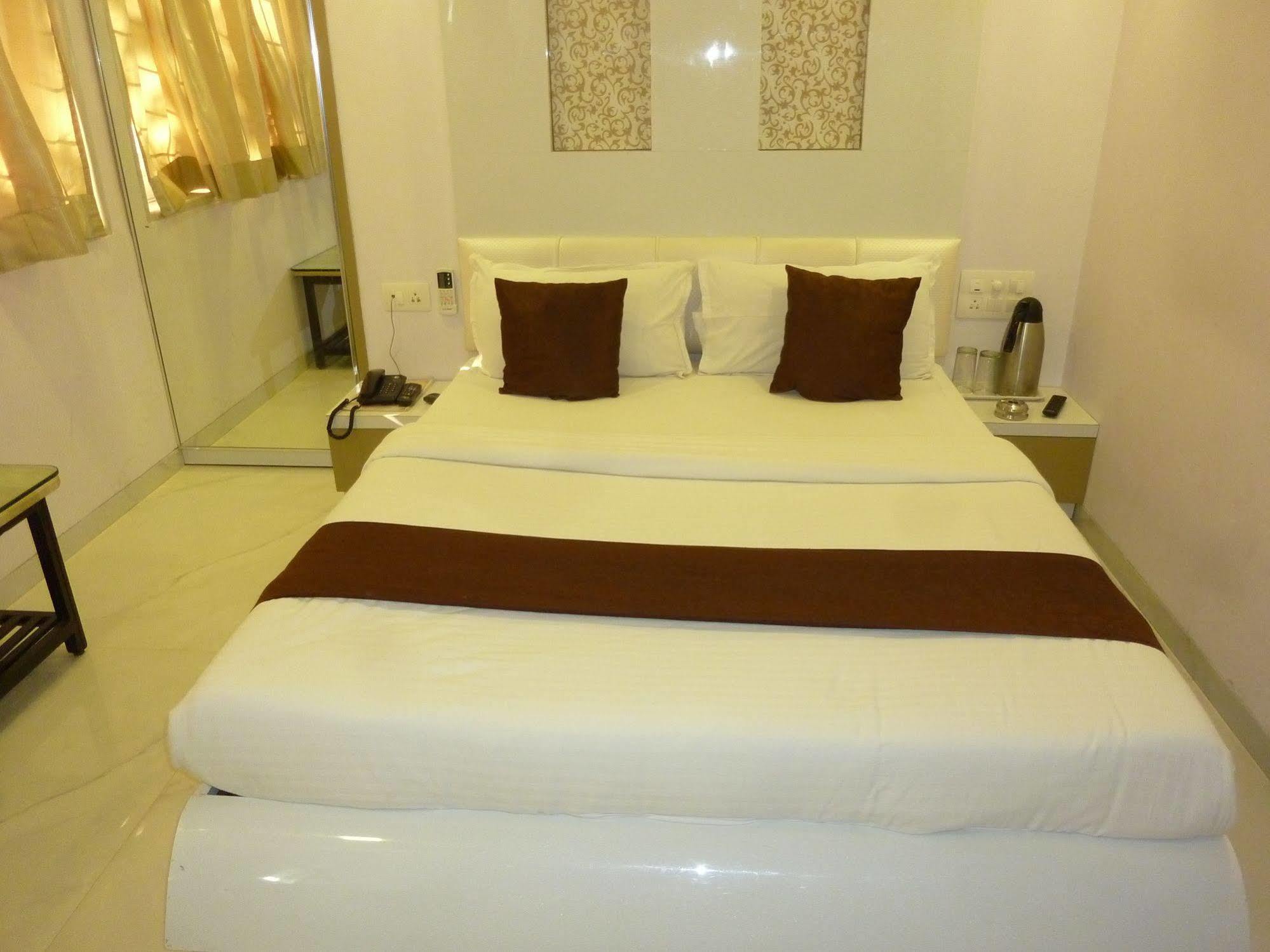 Satellite Hotel Mumbai